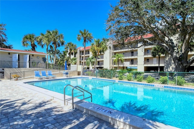 4840 Gulf Of Mexico Dr Unit 15, Longboat Key, FL 34228 - community pool featuring fence and a patio area