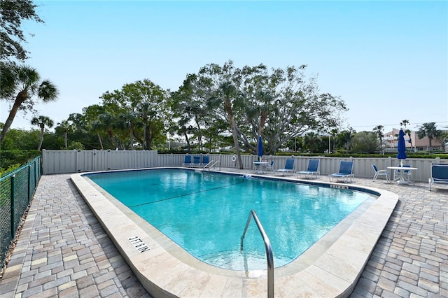 4840 Gulf Of Mexico Dr Unit 15, Longboat Key, FL 34228 - community pool with a patio and fence