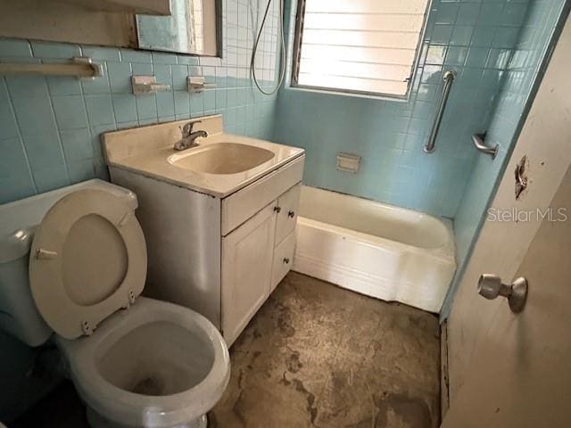 1758 35th St, Sarasota, FL 34234 - full bath featuring toilet, vanity, and bathing tub / shower combination