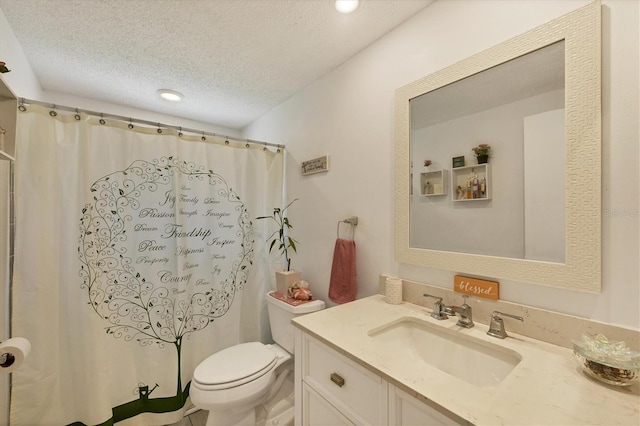 217 High Point Dr Unit 217A, Englewood, FL 34223 - full bathroom featuring a textured ceiling, toilet, vanity, a shower with curtain, and recessed lighting