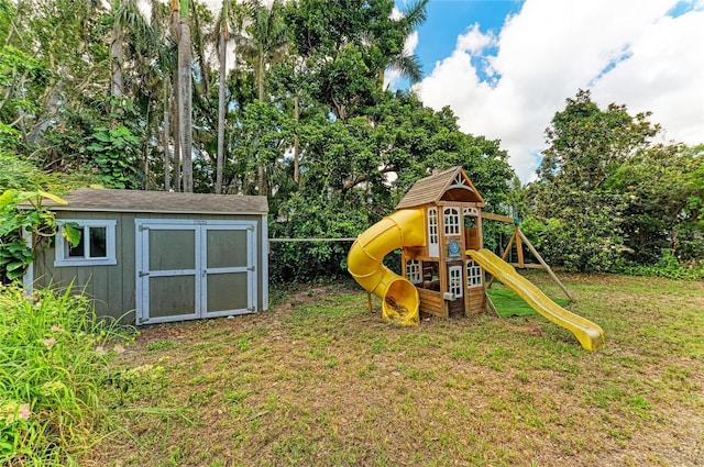 4115 2nd Ave NW, Bradenton, FL 34209 - view of play area with a yard and view of wooded area