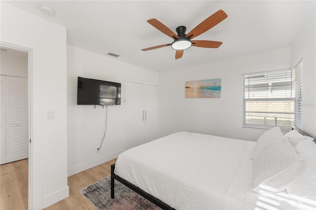 2715 Herwald St, Sarasota, FL 34231 - bedroom with light wood-style flooring, baseboards, a closet, and ceiling fan