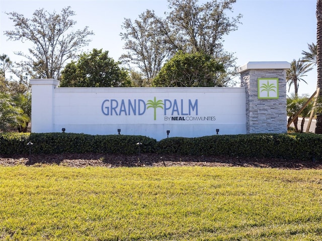 community sign with a yard