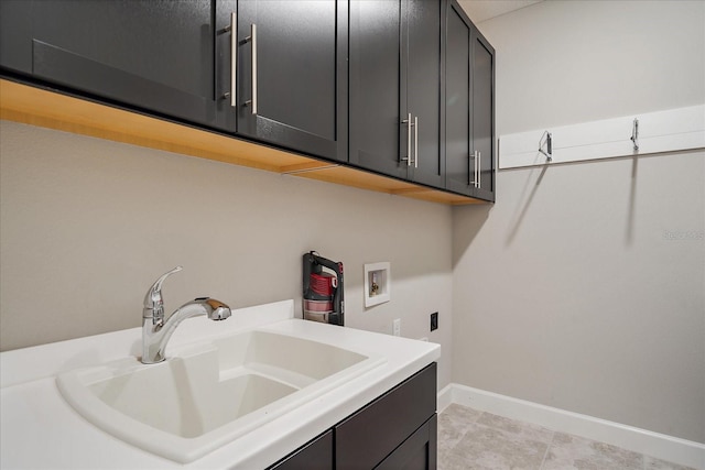 6250 Grandview Hill Ct, Bradenton, FL 34203 - clothes washing area with washer hookup, cabinet space, and baseboards