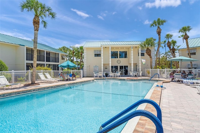 5681 Midnight Pass Rd Unit 104, Sarasota, FL 34242 - community pool with fence and a patio area
