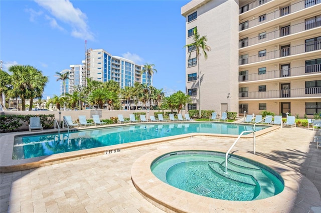 1001 Benjamin Franklin Dr Unit 106, Sarasota, FL 34236 - community pool with a community hot tub and a patio area