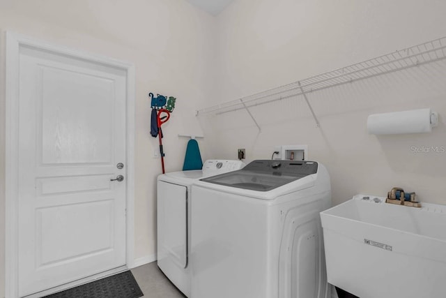 3620 Como St, Port Charlotte, FL 33948 - laundry area with washer and clothes dryer, light tile patterned floors, and baseboards