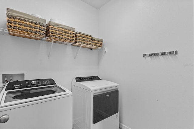 5816 Mezzana Run, Palmetto, FL 34221 - laundry area featuring washing machine and clothes dryer and baseboards