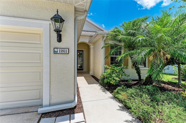 11811 Fennemore Way, Parrish, FL 34219 - property entrance featuring stucco siding