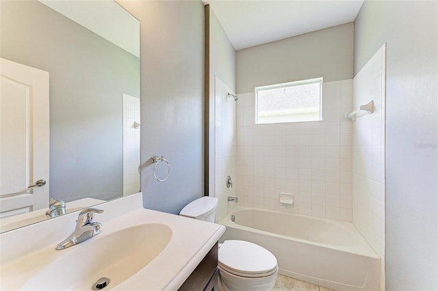 11811 Fennemore Way, Parrish, FL 34219 - full bathroom with toilet, vanity, and bathtub / shower combination