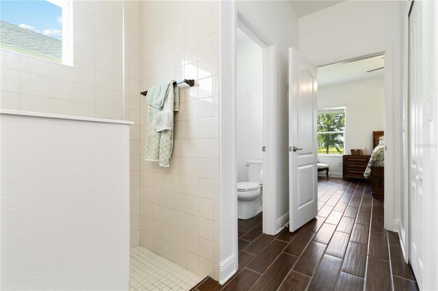 10926 Sand Pine Ln, Parrish, FL 34219 - ensuite bathroom featuring walk in shower, toilet, and wood tiled floors