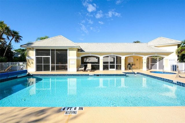 6721 Oak Manor Dr, Lakewood Ranch, FL 34202 - community pool with a community hot tub and a patio area