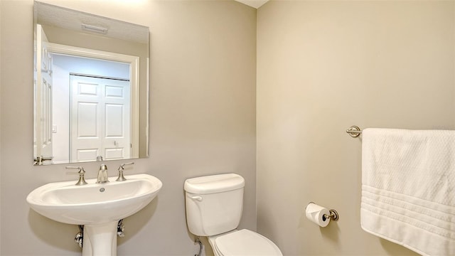 800 N Tamiami Trl Unit 317, Sarasota, FL 34236 - half bath featuring toilet