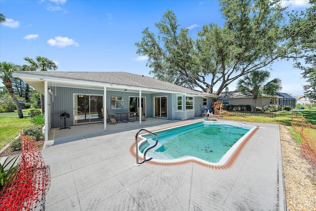 3335 Meadow Run Ter, Venice, FL 34293 - view of swimming pool featuring a patio
