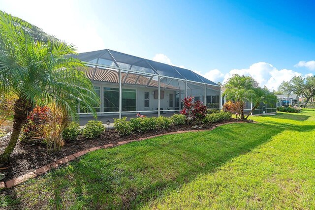 5812 Garden Lakes Fern, Bradenton, FL 34203 - rear view of house with a lawn
