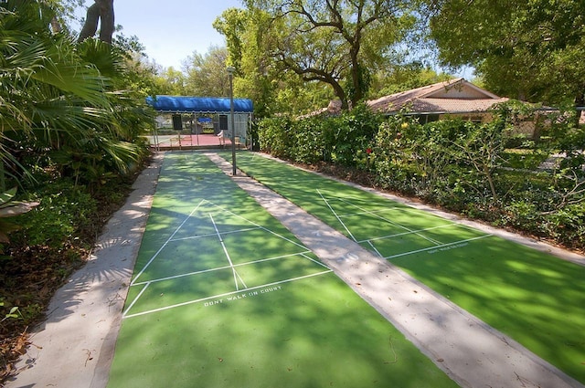 5812 Garden Lakes Fern, Bradenton, FL 34203 - surrounding community with shuffleboard
