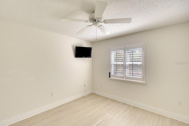 5812 Garden Lakes Fern, Bradenton, FL 34203 - spare room featuring light wood finished floors, a textured ceiling, a ceiling fan, and baseboards