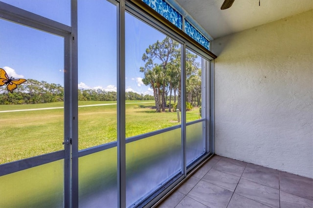 8755 Olde Hickory Ave Unit 7105, Sarasota, FL 34238 - unfurnished sunroom featuring a ceiling fan