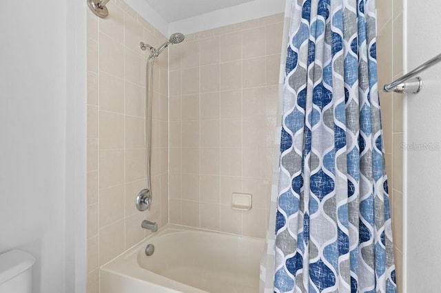 4429 67th St E, Bradenton, FL 34203 - full bath featuring shower / bath combo with shower curtain and toilet