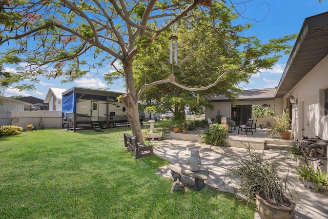 view of yard featuring a patio area