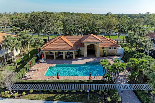 8422 Wethersfield Run Unit 103, Lakewood Ranch, FL 34202 - community pool with a patio and view of wooded area
