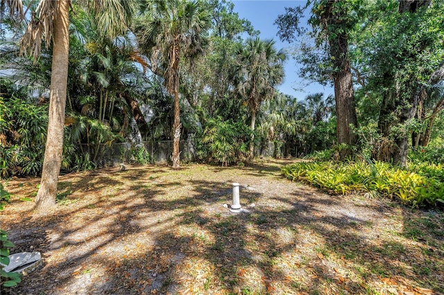 3934 Brookside Dr, Sarasota, FL 34231 - view of yard with fence