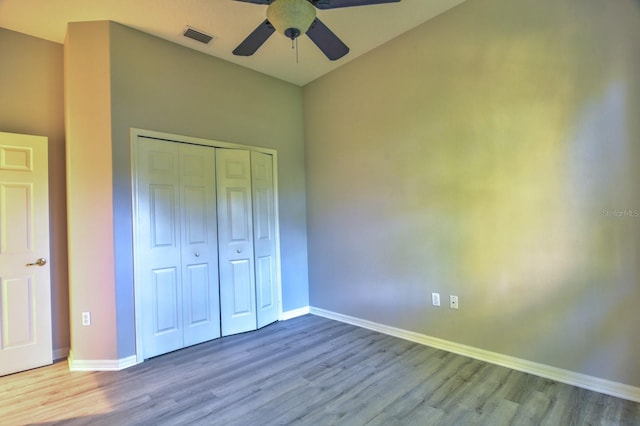 2809 112th Ter E, Parrish, FL 34219 - unfurnished bedroom with wood finished floors, baseboards, a closet, ceiling fan, and vaulted ceiling