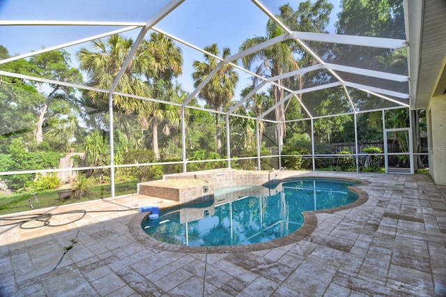 2809 112th Ter E, Parrish, FL 34219 - swimming pool featuring a patio area, a fenced backyard, a jacuzzi, and glass enclosure