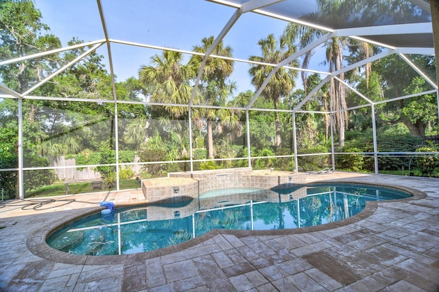 2809 112th Ter E, Parrish, FL 34219 - swimming pool featuring a jacuzzi, a patio, and glass enclosure