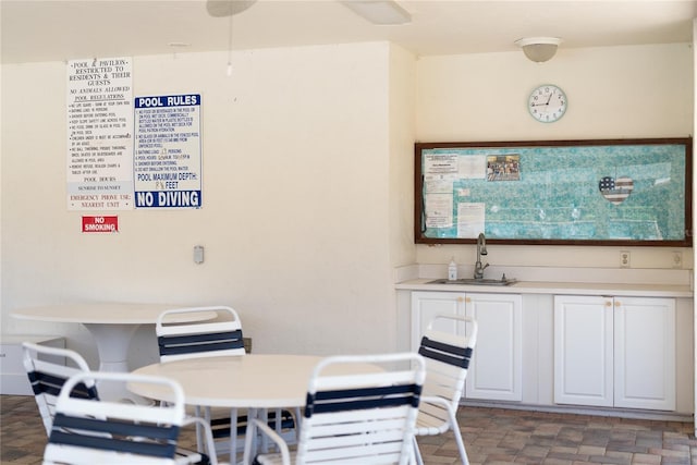 709 Sorrento Inlt Unit 709, Nokomis, FL 34275 - dining area with wet bar