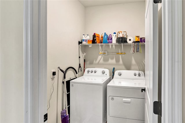 17725 Northwood Pl, Bradenton, FL 34202 - laundry room with washer and dryer