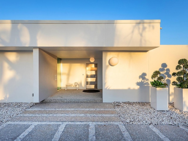 7647 Sanderling Rd, Sarasota, FL 34242 - view of exterior entry featuring stucco siding and uncovered parking