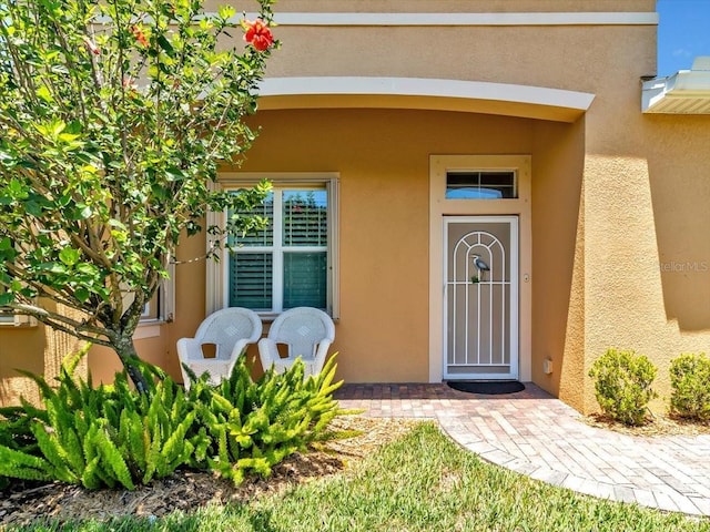 635 Chipper Dr, Sun City Center, FL 33573 - entrance to property featuring stucco siding