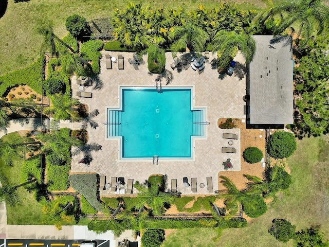 635 Chipper Dr, Sun City Center, FL 33573 - drone / aerial view of a pool