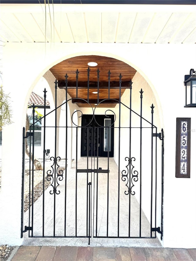 6524 Senegal Palm Way, Apollo Beach, FL 33572 - view of gate
