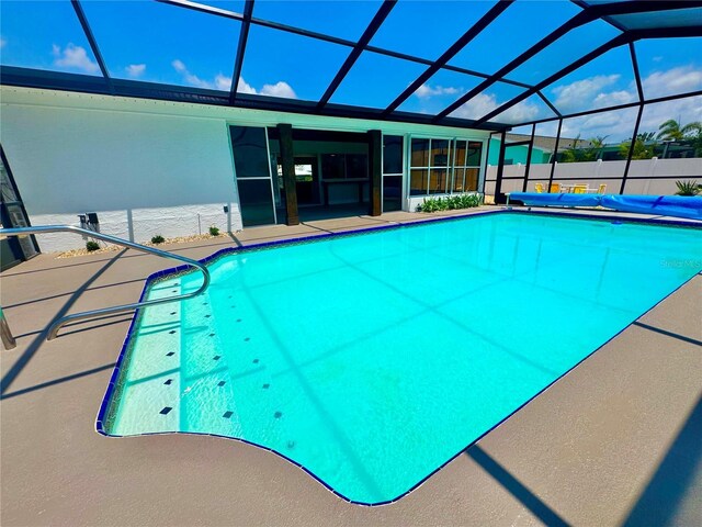 6524 Senegal Palm Way, Apollo Beach, FL 33572 - view of swimming pool featuring a lanai and a patio area