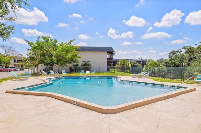 3212 Ramblewood Dr N Unit 3212, Sarasota, FL 34237 - community pool with a patio