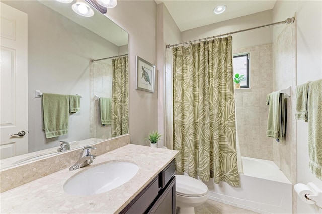 518 Chantilly Trl, Bradenton, FL 34212 - full bathroom featuring toilet, vanity, and shower / tub combo with curtain