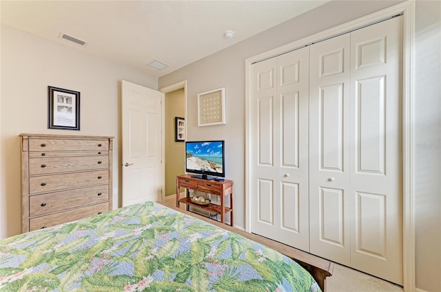 518 Chantilly Trl, Bradenton, FL 34212 - bedroom featuring a closet and baseboards