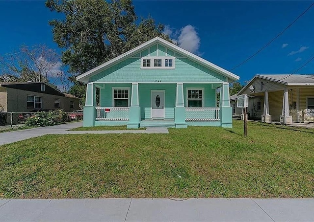 1420 E Frierson Ave, Tampa, FL 33603 - view of front facade featuring a porch and a front yard