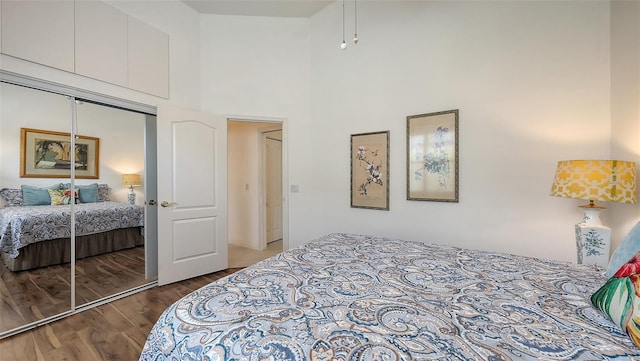 4208 Balmoral Way, Sarasota, FL 34238 - bedroom featuring wood finished floors, a high ceiling, and a closet