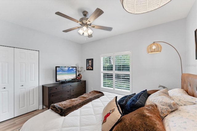7160 Cedar Hollow Cir, Bradenton, FL 34203 - bedroom featuring wood finished floors, a closet, and a ceiling fan