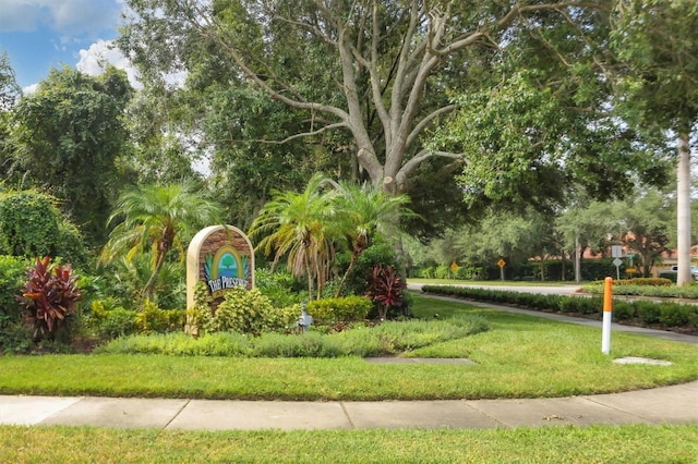7160 Cedar Hollow Cir, Bradenton, FL 34203 - view of property's community with a yard
