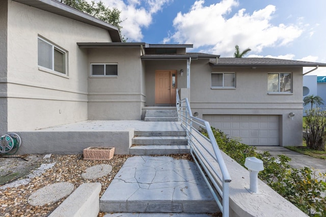 5912 Riverview Ln, Bradenton, FL 34209 - view of front of property featuring stucco siding and a garage