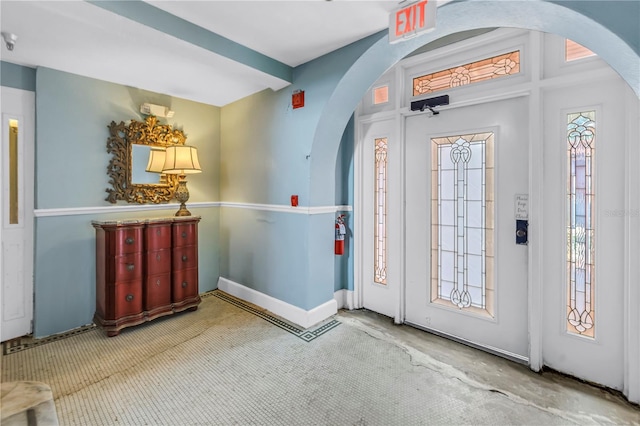 1221 N Palm Ave Unit 303, Sarasota, FL 34236 - entrance foyer featuring arched walkways and baseboards
