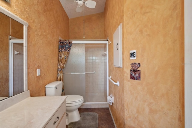 321 Sorrento Dr, Osprey, FL 34229 - bathroom featuring toilet, vanity, a tile shower, ceiling fan, and a textured wall