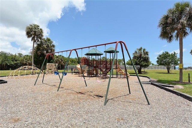 1212 Princeton Ave, Bradenton, FL 34207 - community playground with a yard