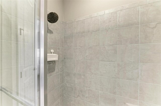 3027 Formia Ct, Lakewood Ranch, FL 34211 - bathroom featuring a stall shower