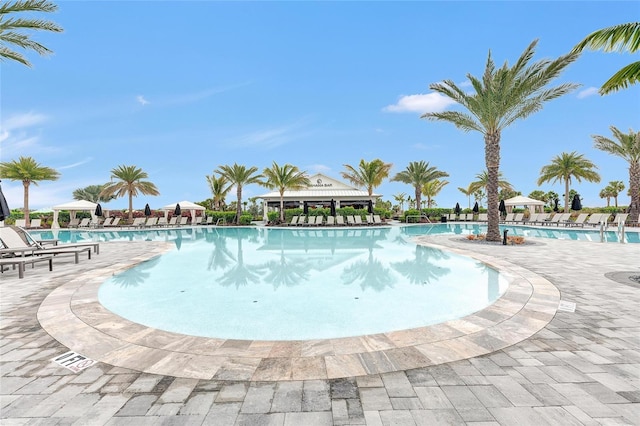 3027 Formia Ct, Lakewood Ranch, FL 34211 - community pool with a patio area