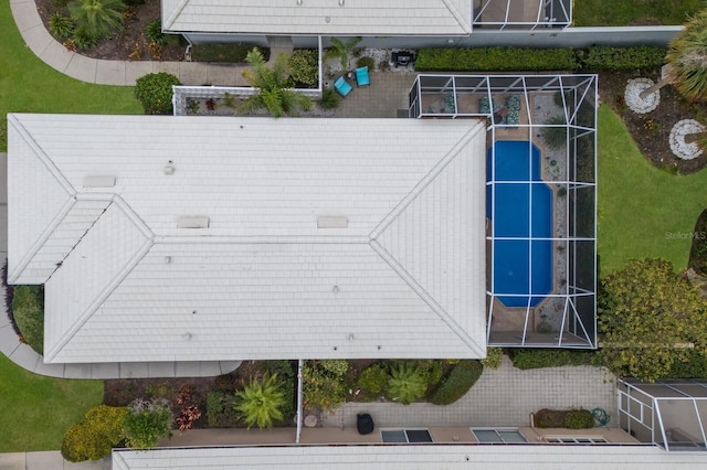 drone / aerial view of a pool